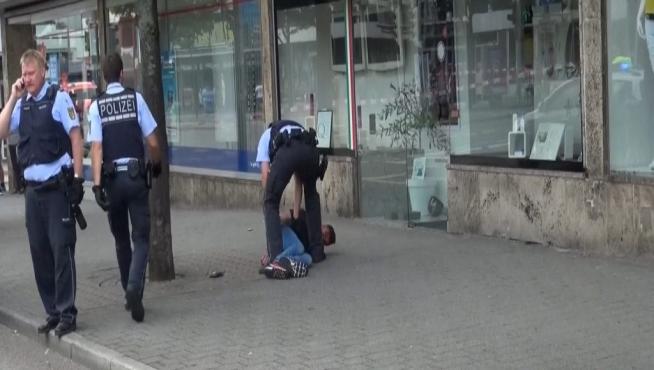 Un refugiado sirio de 21 años mata a machetazos a una mujer en Alemania