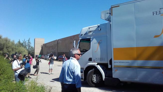 El camión con las 53 piezas del MNAC ya está en Sijena