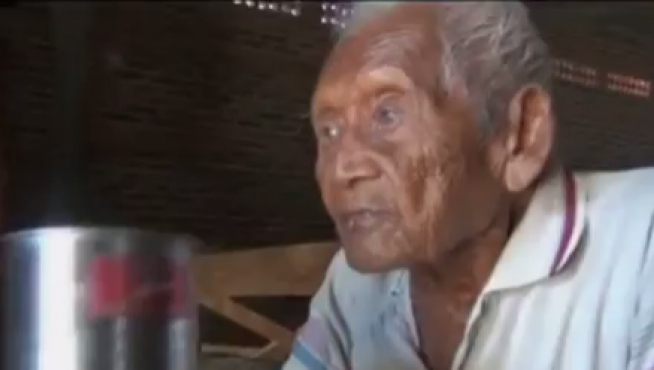 Gotho, el hombre más viejo del mundo, tiene 146 años y vive en Indonesia.