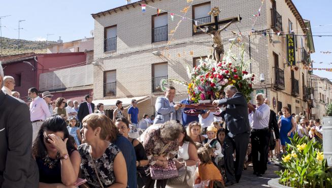 El Santo Cristo sale a la calle en el día grande de Cadrete | Noticias de ZARAGOZA en El Santo Cristo sale a la calle en el día grande de Cadrete | Noticias de ZARAGOZA en