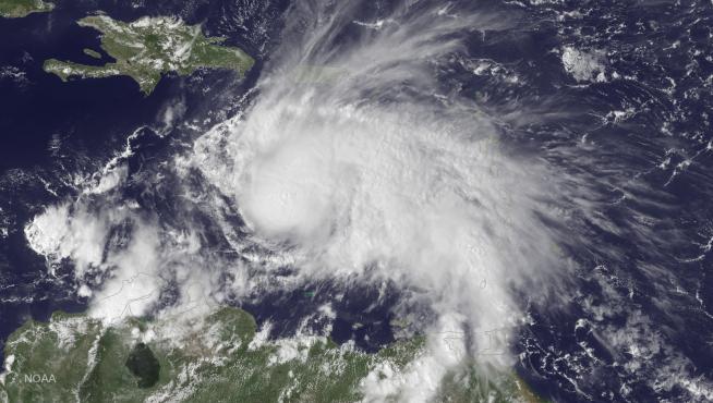 El huracán Matthew en su avance por el Caribe central