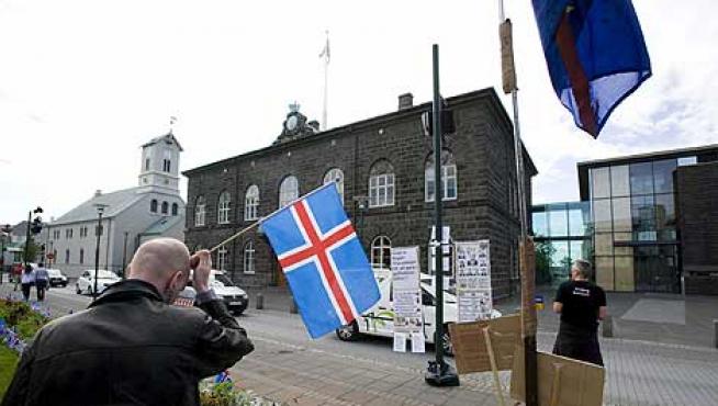 Imagen exterior del Parlamento islandés