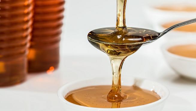 La miel actúa como un mucolítico frente a la tos.