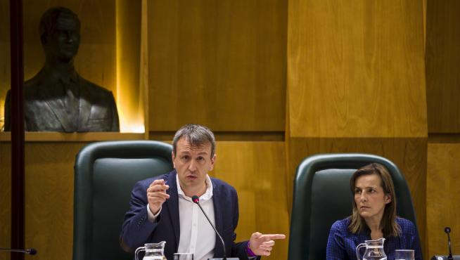 Fernando Rivarés, junto a la directora general de Economía, Ana Sanromán, el pasado mes de noviembre.
