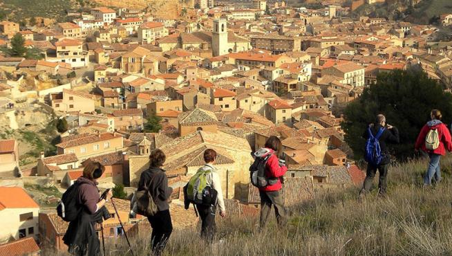 El programa propone conocer la comarca practicando senderismo.