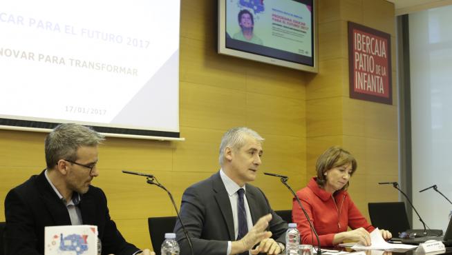 David Calle, Juan Carlos Sánchez y Ana Farré, en la presentación de 'Educar para el futuro 2017'.