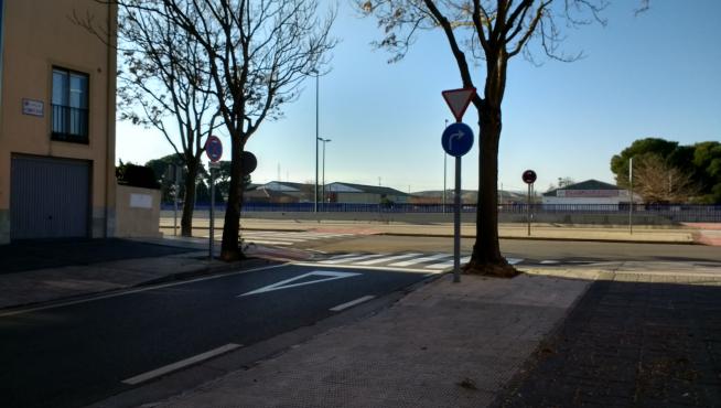 Cruce de las calles Autonomía de Aragón y José Ramírez, en La Cartuja Baja