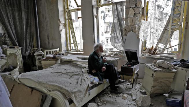Mohammed Mahiedine Anis protagoniza la foto que se ha convertido en un símbolo de la guerra en Siria