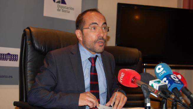 El presidente de la Diputación Provincial de Soria, Luis Rey, este lunes en rueda de prensa