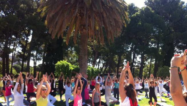 Una sesión de yoga Master Class en Zaragoza.