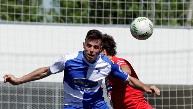 Gabarre, en pleno salto, en el último partido en casa.
