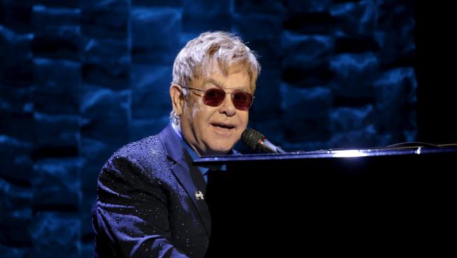 Elton John durante un concierto en marzo de 2016