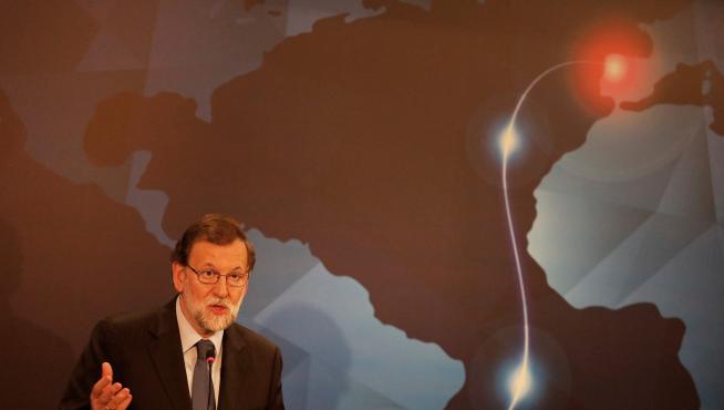 Rajoy en la presentación del cable submarino.