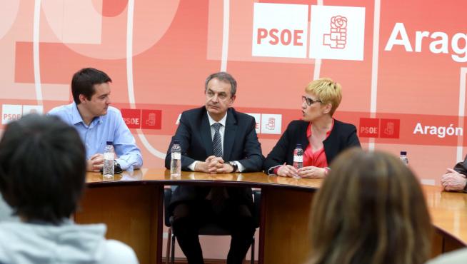 El expresidente del Gobierno de España, José Luis Rodríguez Zapatero, al inicio de la reunión con el grupo de apoyo a Susana Díaz, este jueves en Zaragoza.