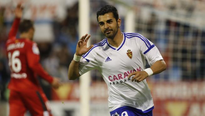 Ángel Rodríguez celebra un gol en La Romareda.