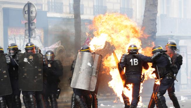 Enfrentamientos en una manifestación del 1 de mayo en París.
