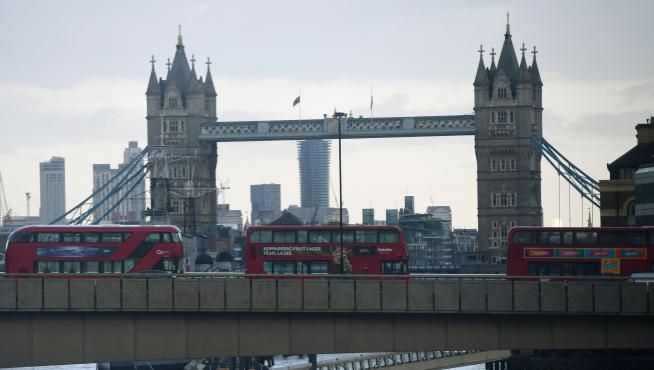 Foto de archivo del puente de la Torre en Londres