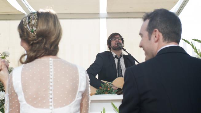 El zaragozano Luis Cebrián, ejerciendo de maestro de ceremonias en una boda en Zaragoza.