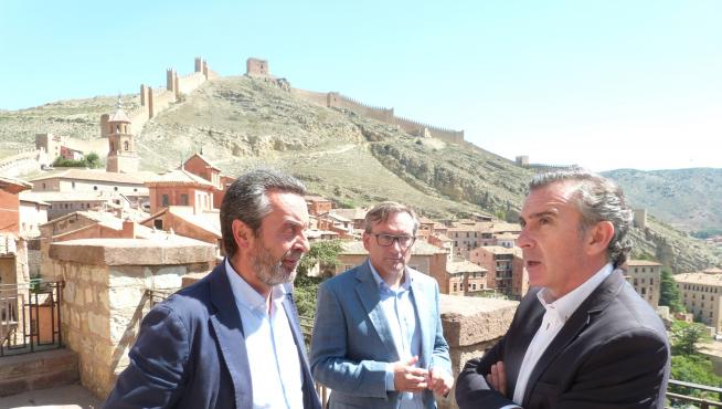 El presidente del Partido Popular de Aragón, Luis María Beamonte, ha visitado Albarracín.
