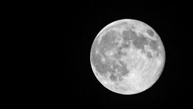La Luna: información, características, sus movimientos y fases