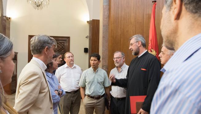 El alcalde de Zaragoza se ha reunido este martes con los representantes de las diferentes confesiones religiosas de la ciudad.
