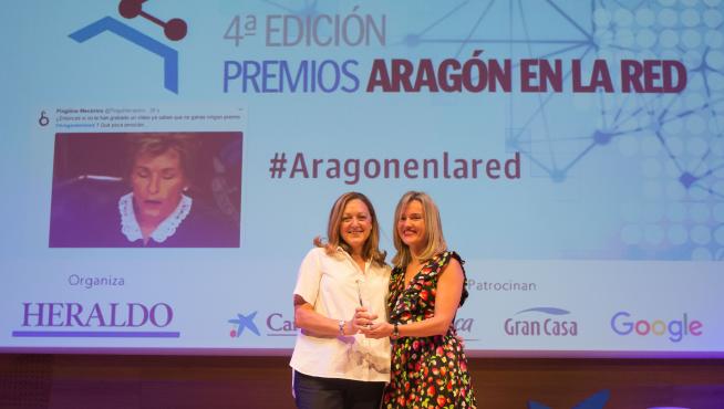La consejera Pilar Alegría entregó el premio a Sura Ascaso, responsable comercial de Pastelería Ascaso.