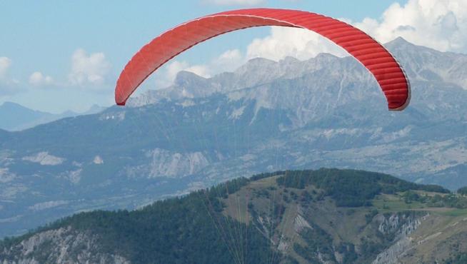 Vuelo con parapente en Castejón de Sos.