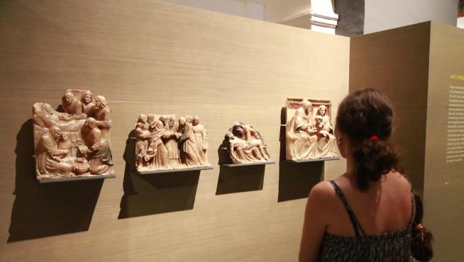 El público sigue contemplando las obras en Lérida. El Museo de Lérida abrió ayer al público (el lunes cerró por descanso semanal) sin realizar ningún cambio en la exhibición de las obras de Sijena, que siguen en el mismo lugar.