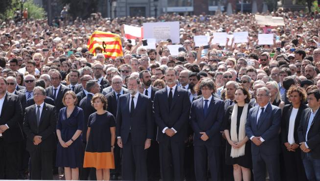Minuto de silencio en Barcelona tras los atentados en Cataluña
