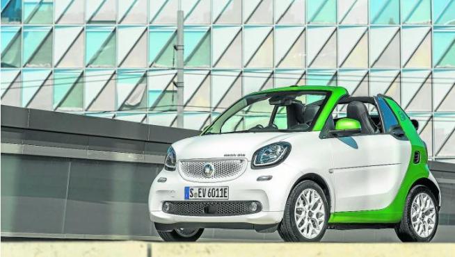 El Smart Fortwo Cabrio Electric Drive conjuga la agilidad en ciudad con el respeto al medio ambiente, y un toque de diversión.
