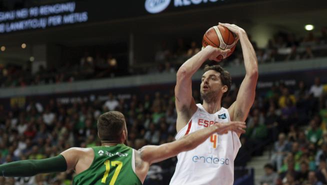 Pau Gasol durante un partido del Eurobasket.