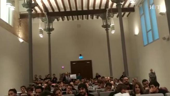 Los aspirantes a Bombero protestan por la falta de transparencia en las oposiciones