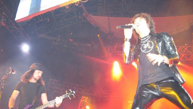 Enrique Bunbury y Joaquín Cardiel durante el primer concierto de la gira 2007 de Héroes del Silencio en México DF