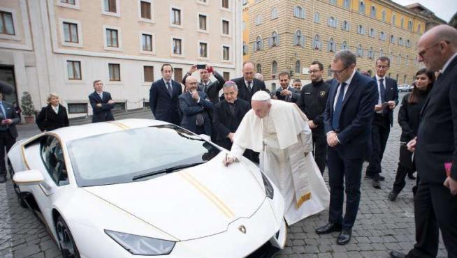 Un Lamborghini para el Papa | Noticias de Sociedad en 