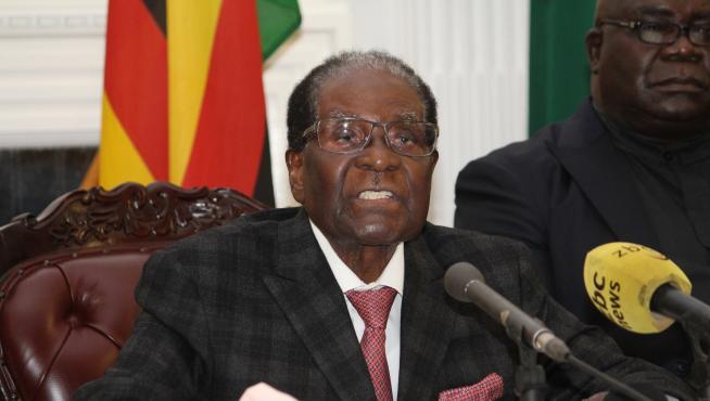 Mugabe dando una declaración televisada.
