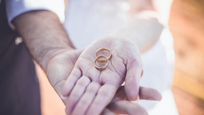 Los matrimonios o parejas mixtas podrán elegir previamente bajo la ley de  qué país rige su unión | Noticias de Sociedad en 