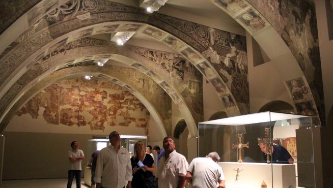 Pinturas murales del monasterio de Sijena que se exhiben en el Museo Nacional de Arte de Cataluña.