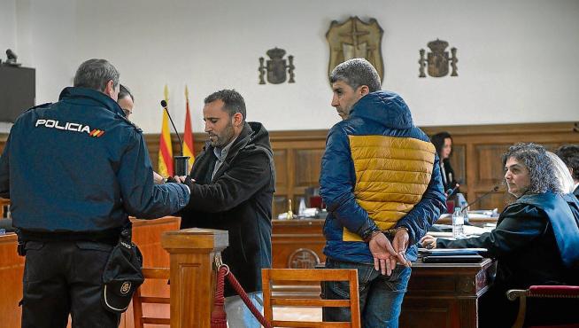 Los dos acusados, Chafnaje a la izquierday Lioumouri, al inicio de la primera sesión del juicio.