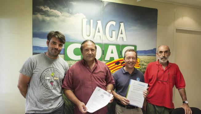 José Luis Iranzo Alquézar, primero por la izquierda, en un acto de UAGA-COAG.