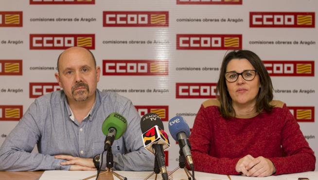 El secretario general de CC. OO. en Aragón, Manuel Pina, y la secretaria de Acción Sindical, Sandra García
