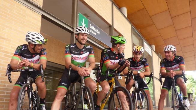 El equipo del Club Ciclista Oscense-Supermercados Altoaragón