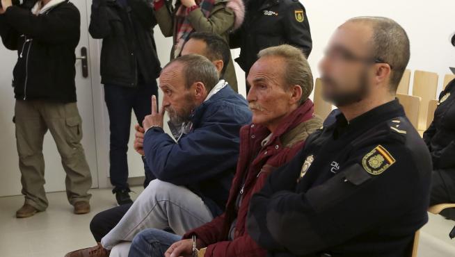 Pedro y Benito Ortiz Perea, en el banquillo de los acusados durante el juicio celebrado en la Audiencia de Huesca