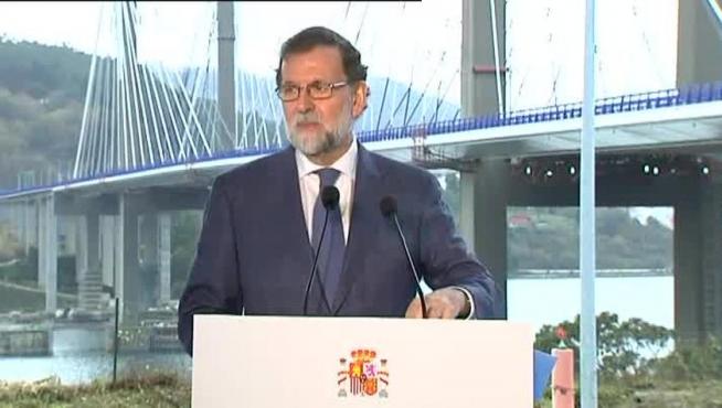 Rajoy cierra el 2017 apelando a tender "puentes que unen y no separen"