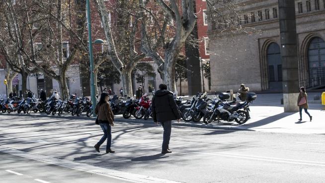Cruzar un semáforo en rojo en Zaragoza se sanciona con multas de 18 euros.
