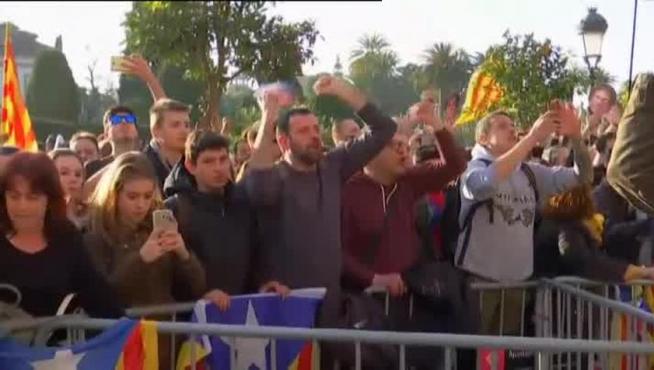 Cientos de manifestantes se reúnen en las inmediaciones del Parlament