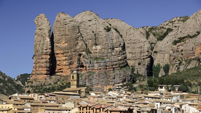 Los mallos de Agüero, en la Hoya de Huesca.