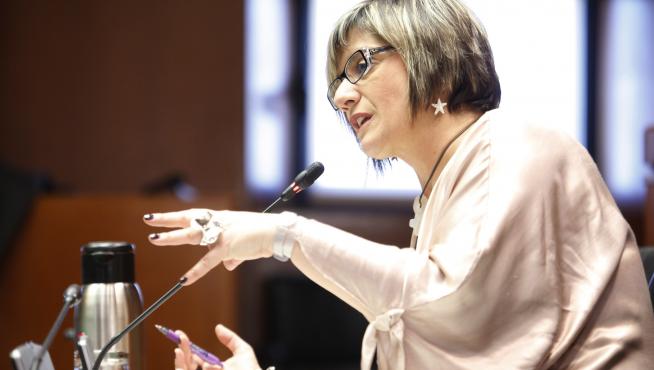 La directora general de Vivienda, Mayte Andreu, en su comparecencia de este miércoles ante la Cámara autonómica.