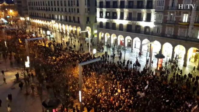 Una marea morada inunda las calles de Zaragoza