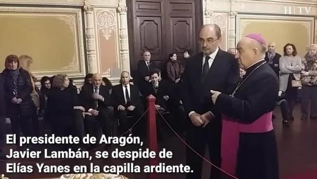 Javier Lambán visita la capilla ardiente de Elías Yanes