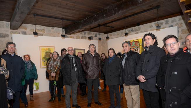 Todos los invitados visitaron la exposición sobre obra gráfica de destacados artistas.